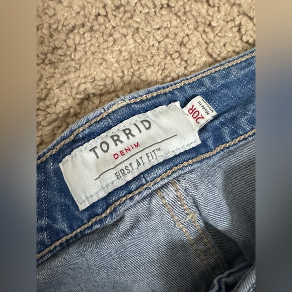 Torrid Slim Boot Jeans 20R | Light Wash White Faded Denim | High Rise 32 Inseam - Picture 4 of 6